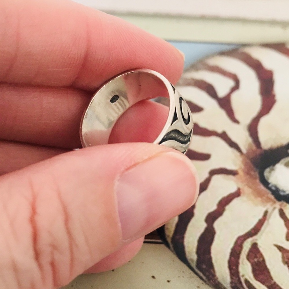 Silver Sterling Design Ring - Picture 9 of 9